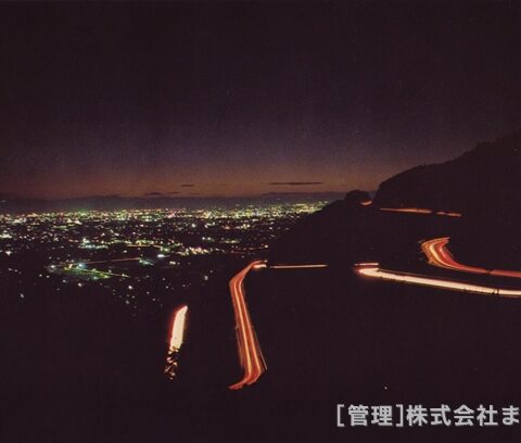 阪奈道路から市内の夜景を望む