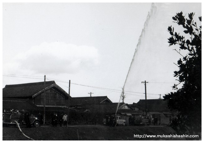 S30～40年代_消防・病院・水道2寝屋川での放水、消防団、その他12